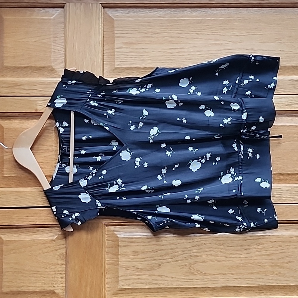 Banana Republic floral top size XL